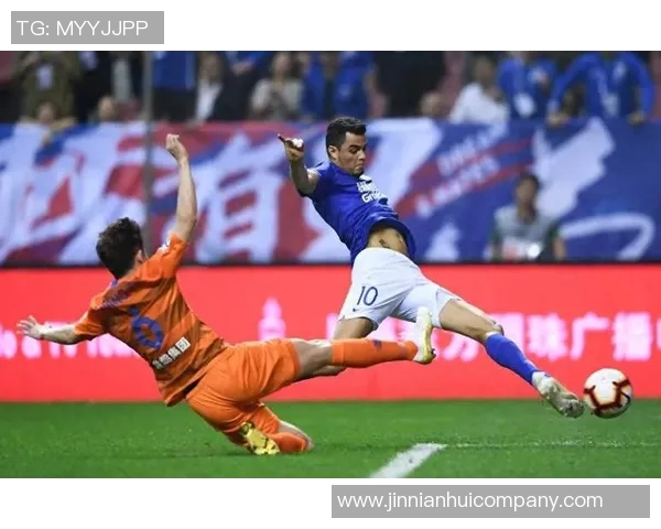 海牛门前连续进攻未果VAR判罚越位导致进球无效引发争议