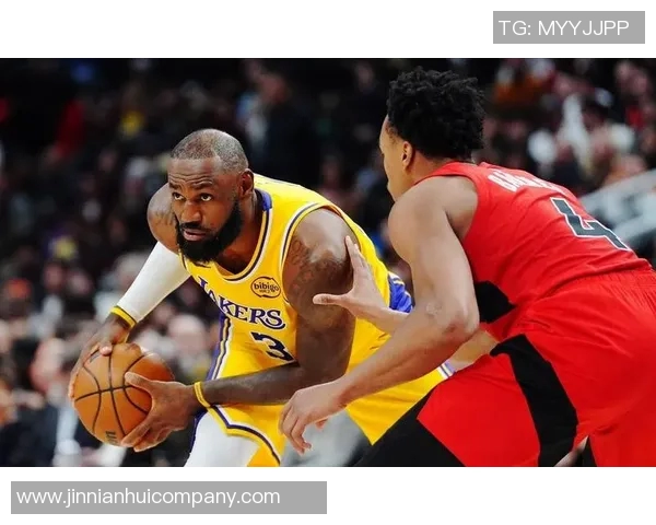 拉拉维亚称赞詹姆斯无私助攻八村塁得分展现团队精神